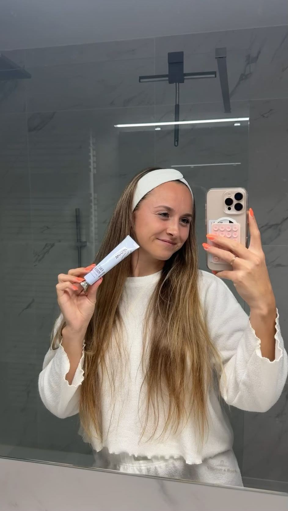 Yana met de face mask van Wonder